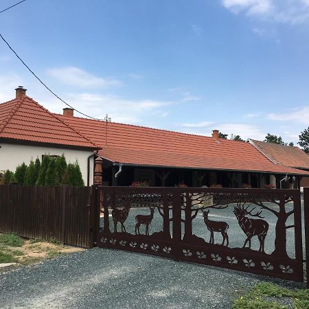 Vadászház Hotel Egyhazasradoc Exterior foto
