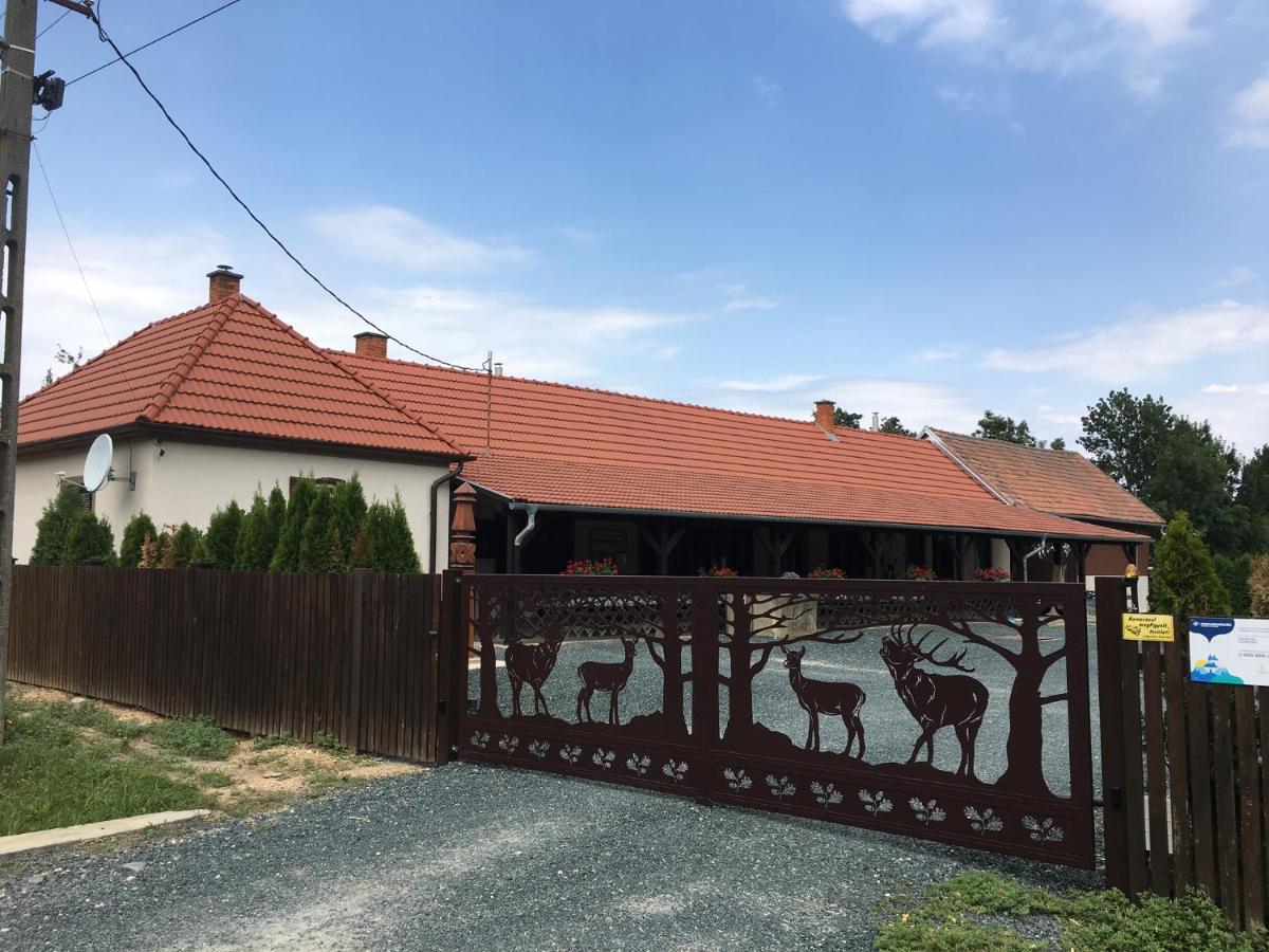 Vadászház Hotel Egyhazasradoc Exterior foto