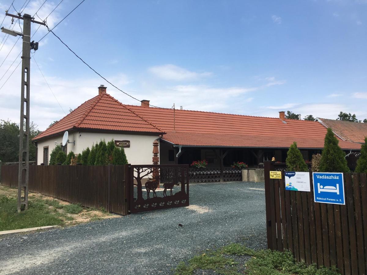 Vadászház Hotel Egyhazasradoc Exterior foto
