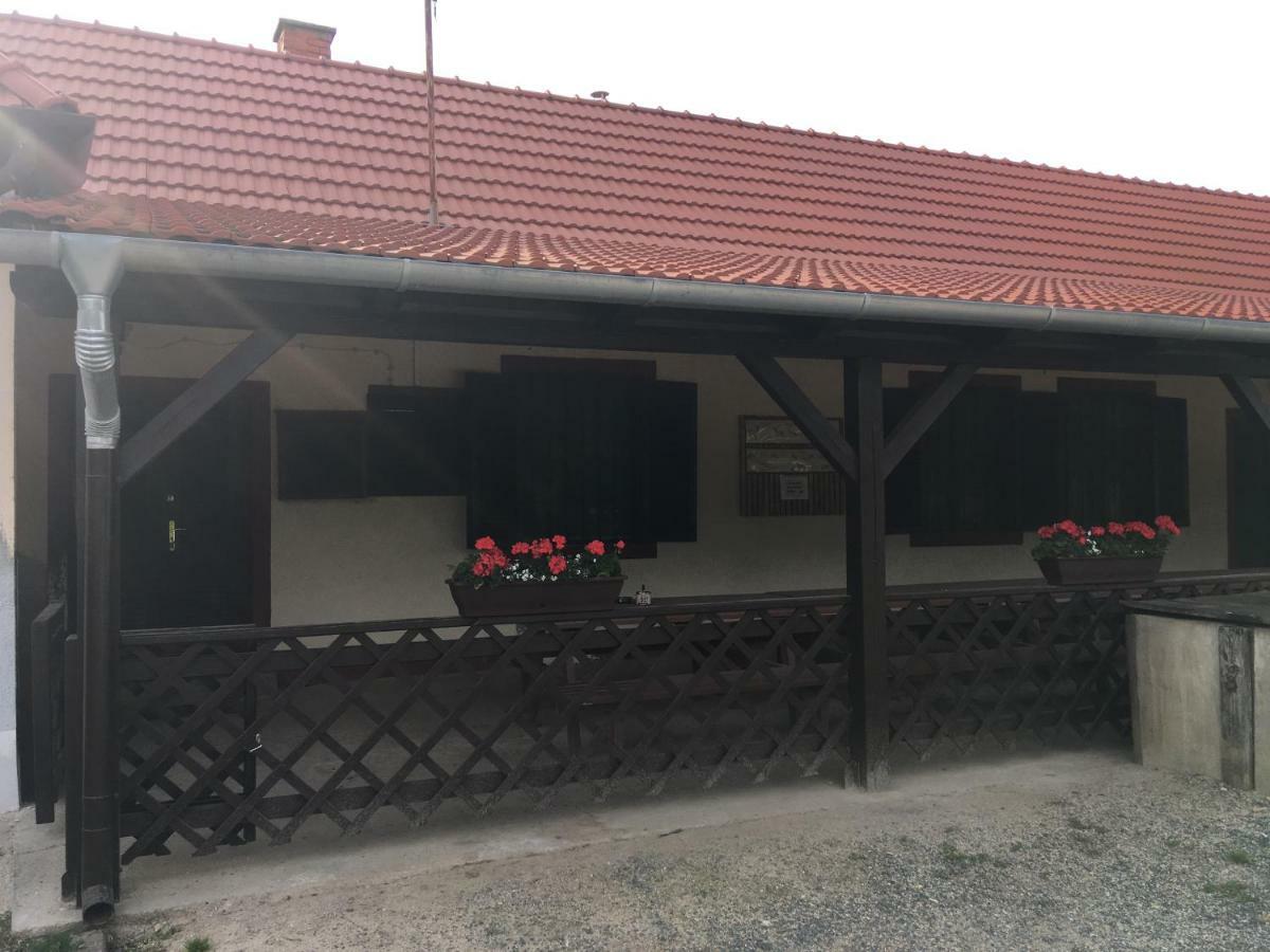 Vadászház Hotel Egyhazasradoc Exterior foto